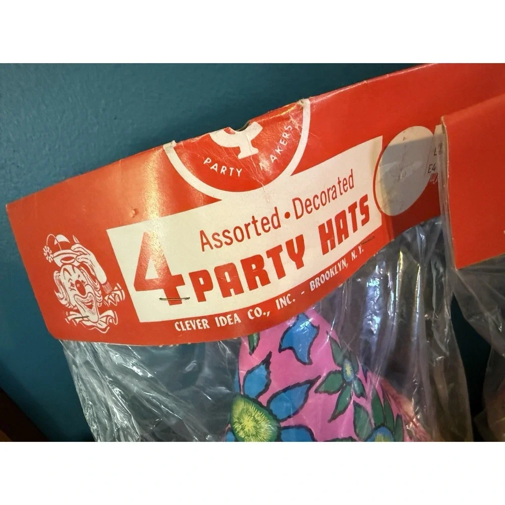 VTG 60s paper party hats 2 Sets Of 4 In Plastic Clever Idea Co